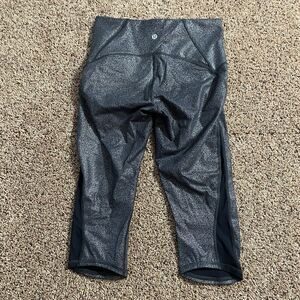 Lululemon womens size 6 Train Times Crop legging Luminosity Foil print 17”